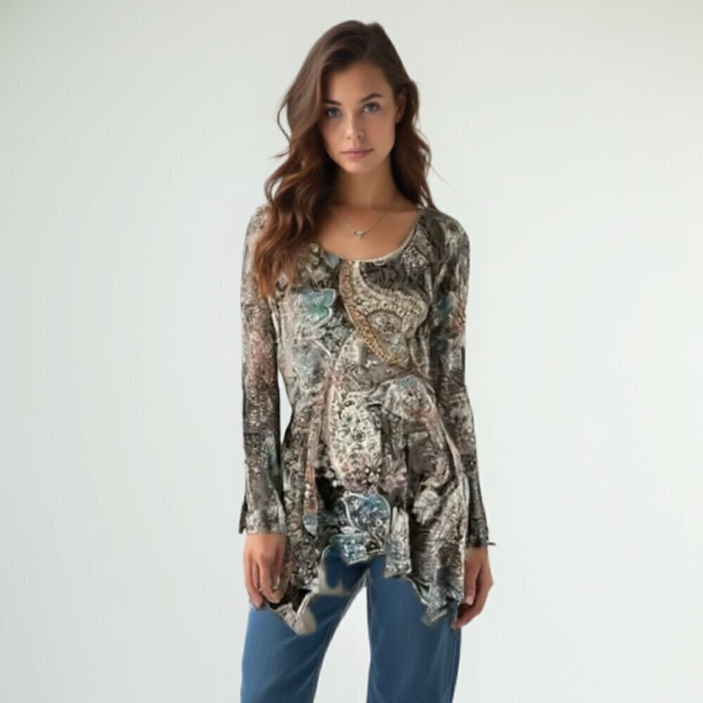 NWT  Graphic Tee asymmetrical